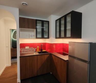 Montmartre Apartment | Appartement Montmartre, Moulin de la galette