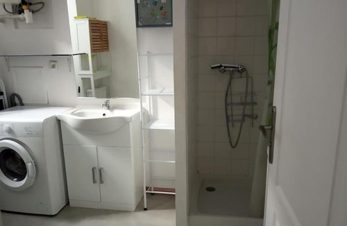 Saint-Ambroix Apartment | appartement Netflix parking gratuit climatisation