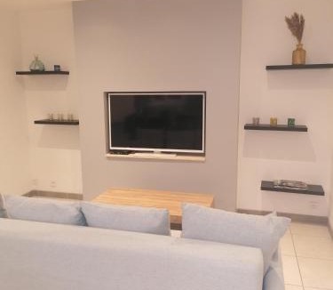 Cabrieres Apartment | Appartement paisible entre terre et mer