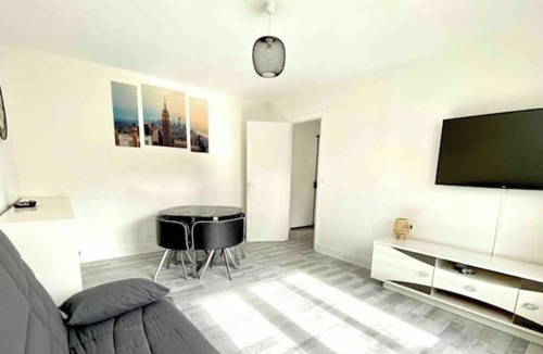 Chevilly-Larue Apartment | Appartement Paisible et Bien Situé Proche Aéroport Orly et Tramway Pour Paris