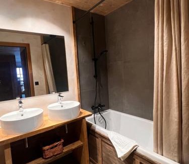 Demi-Quartier Apartment | Appartement Panthère