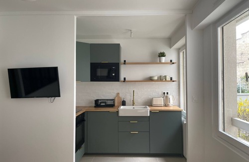 Quartier des Grandes-Carrieres Apartment | Appartement Parisien Chaleureux Près de Montmartre