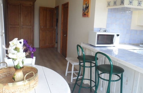 Uchaux Apartment | Appartement Piscine en Campagne un Havre de Paix Animaux de Compagnie Bienvenus