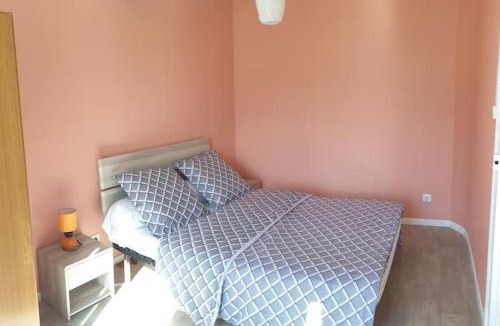 Bagneres-de-Bigorre Apartment | Appartement plein sud au RdC avec terrasse et parking