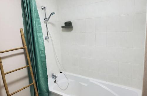 Armentieres Apartment | Appartement plain-pied 6 pers - confort en ville