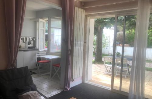Nay Apartment | APPARTEMENT PLAIN-PIED Terrasse Jardin Parking