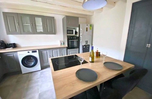 Le Pontet Apartment | Appartement plein centre - WIFI - terrasse