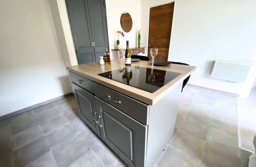 Le Pontet Apartment | Appartement plein centre - WIFI - terrasse