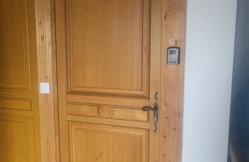 Coignieres Apartment | Appartement Plein de Charme
