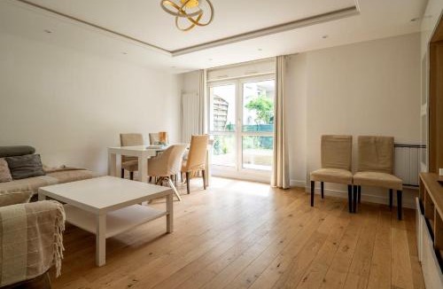 Asnieres-sur-Seine Apartment | Appartement Portes de Paris Welkeys