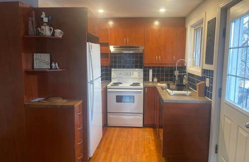 Laval-des-Rapides Apartment | Appartement près du Métro