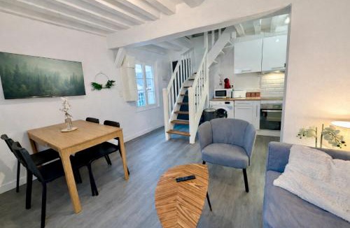 Centre Ville Apartment | Appartement proche château - 2 chambres - Arrivée autonome - Tout à pied
