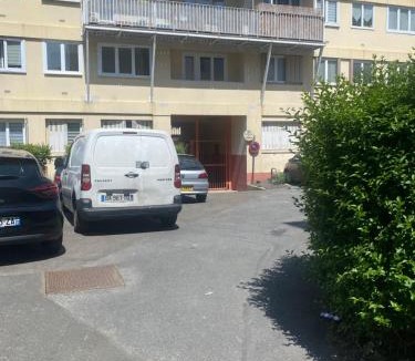 Pantin Apartment | Appartement proche La Villette avec 2 balcons