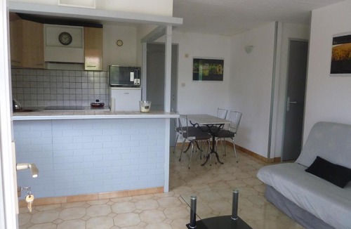 Lezignan-Corbieres Apartment | Appartement quartier résidentiel 1 Chambre