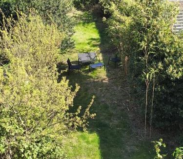 Dernier Sou Apartment | Appartement rénové 50M2 avec jardin commun et Parking privé