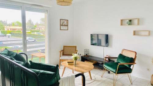 Coutras Apartment | Appartement rénové avec balcon et parking proche Saint-Émilion