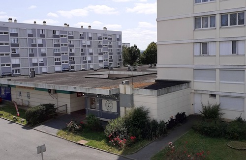 Cholet Apartment | Appartement Rénové et Équipé Avec Place de Parking Centre Commercial à Coté
