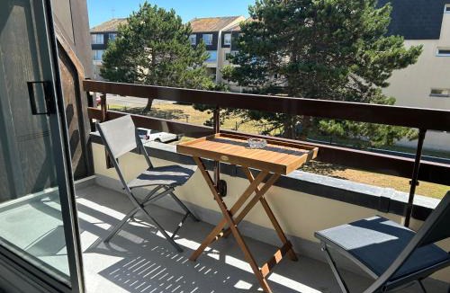 Courseulles-sur-Mer Apartment | Appartement renové au calme, 1 chambre, balcon, proche mer