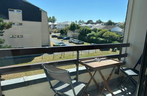 Courseulles-sur-Mer Apartment | Appartement renové au calme, 1 chambre, balcon, proche mer