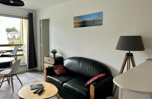 Courseulles-sur-Mer Apartment | Appartement renové au calme, 1 chambre, balcon, proche mer