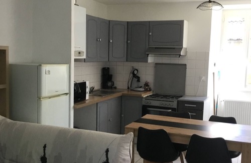 Dinan Apartment | Appartement RDC Avec Cour Commune à 5 Minutes de la Gare