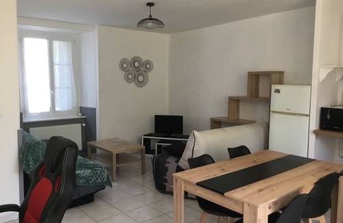 Dinan Apartment | Appartement RDC Avec Cour Commune à 5 Minutes de la Gare