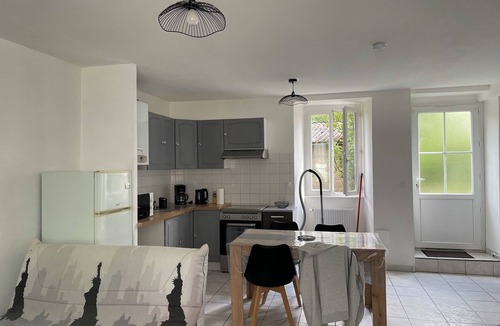 Dinan Apartment | Appartement RDC Avec Cour Commune à 5 Minutes de la Gare