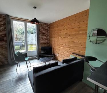Grisolles Apartment | Appartement RDC avec jardin en centre-ville