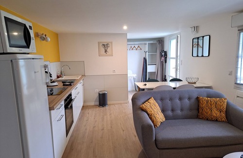 Avrille Apartment | Appartement Refait à Neuf Tout Équipé en RDC Avec Jardin Terrasse ,barbecue