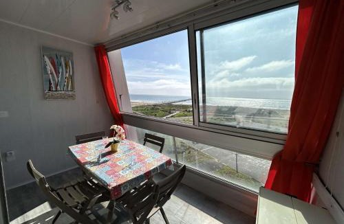 Saint-Jean-de-Monts Apartment | Appartement Studio cabine, 4 couchages, face à la mer - FR-1-224C-304