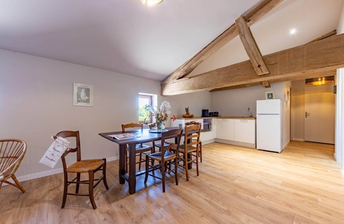 Saint-Nauphary Apartment | Appartement Sauvage Ô Domaine