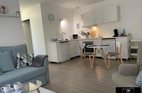 Vernaison Apartment | Appartement scandinave élégant, Domaine Cornevent Lyon, parc & piscine
