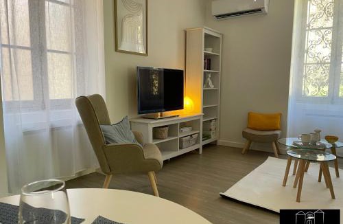Vernaison Apartment | Appartement scandinave élégant, Domaine Cornevent Lyon, parc & piscine