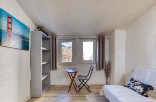 Pezenas Apartment | Appartement Sous Les Toits