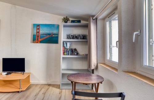 Pezenas Apartment | Appartement Sous Les Toits