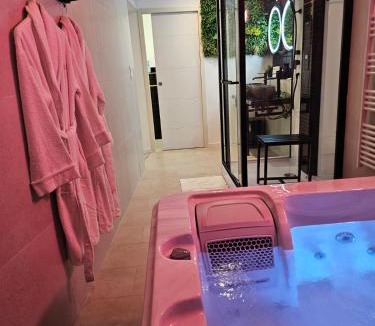 Clermont-l'Herault Apartment | Appartement SPA - Lovers Suite