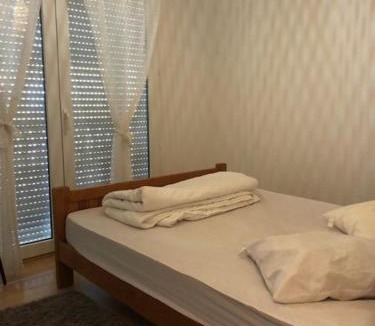 Esquieze-Sere Apartment | Appartement spacieux 3 chambres avec balcon et parking privé