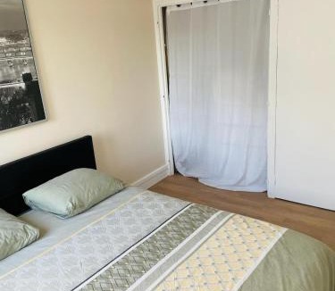 Bezons Apartment | Appartement spacieux avec vue sur la Tour Eiffel