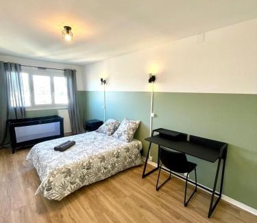 Taverny Apartment | Appartement spacieux pour 8 personnes, Parking privé gratuit, Gare a 10 min à pied