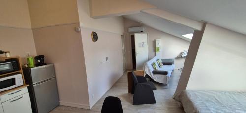 Epernay Apartment | Appartement spacieux proche centre, 2ᵉ étage sans ascenseur, without lift