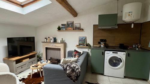 Trebes Apartment | Appartement style chalet proche Cité Carcassonne & lac de la Cavayère