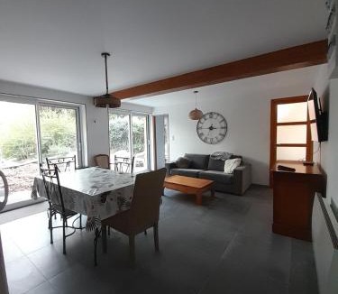 Pernes Apartment | Appartement sur jardin au calme à Pernes 1 chambre