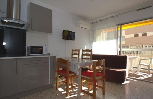 Balaruc-les-Bains Apartment | Appartement T1 avec balcon, climatisation et parking près du Parc Charles de Gaulle à Balaruc-les-Bains - FR-1-553-101