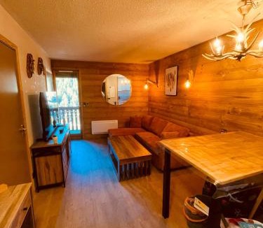 Les Angles Apartment | Appartement T2, 20m des Pistes, En Relooking