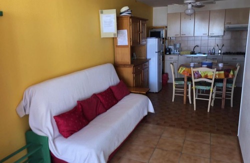 Le Barcares Apartment | Appartement T2, 4 Couchages, Terrasse, Jardinet, Parking, Proche Commerces et Plage, Le Barcarès - FR-1-81-298