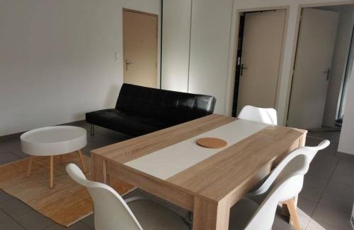 Onet-le-Chateau Apartment | Appartement T2 accessible PMR avec terrasse et garage