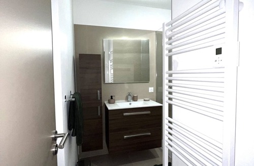 Le Pontet Apartment | Appartement T2 au Calme Près D'avignon, 1 Chambre, Terrasse, Parking Gratuit