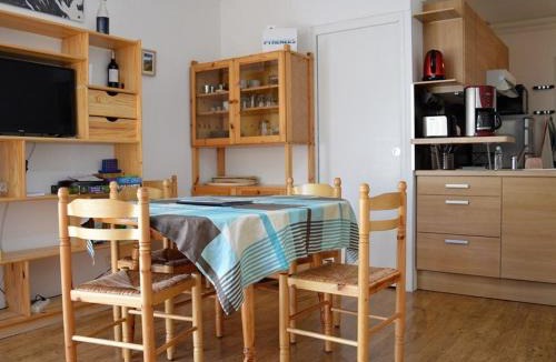 Les Angles Apartment | Appartement T2 cabine au centre avec parking et WIFI - FR-1-593-33