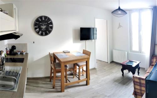 Ernee Apartment | Appartement T2 "Mésange" Hyper centre d'Ernée