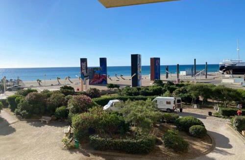 Le Barcares Apartment | Appartement T3 avec Terrasse, Barbecue et Parking - 300m des Commerces, Plage devant - FR-1-81-498